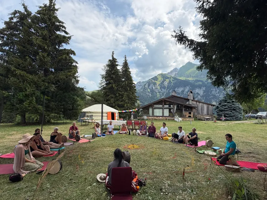 Séance collective en alpage lors d'un stage