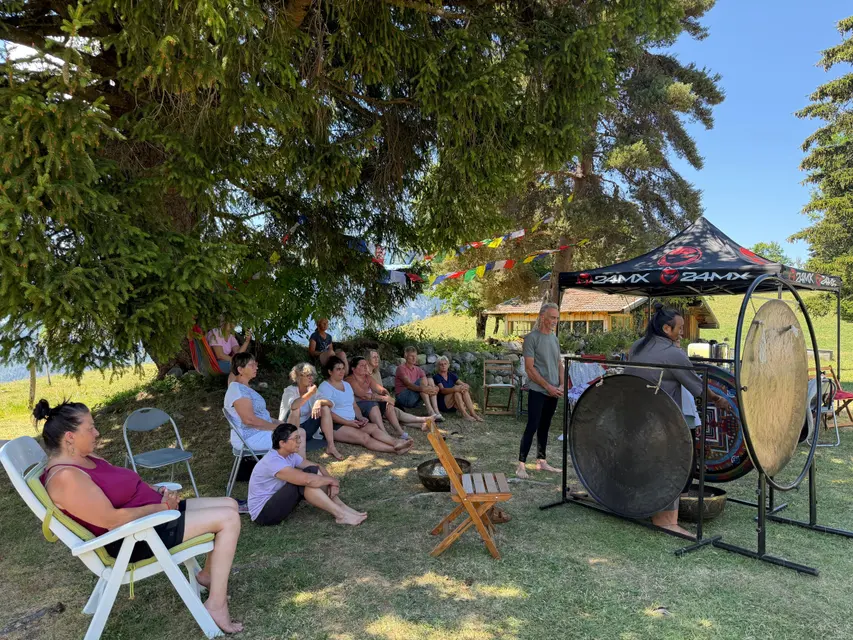 Séance collective en alpage lors d'un stage